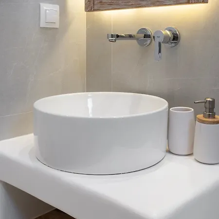 Vibes 2 Ornos (Mykonos)